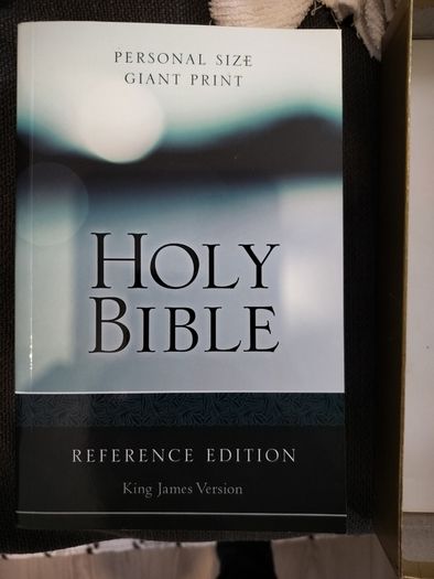 Holy Bible KJV Giant Print Personal Size Reference Edition high quality paperback with signatures worthy of rebinding on3n3ss