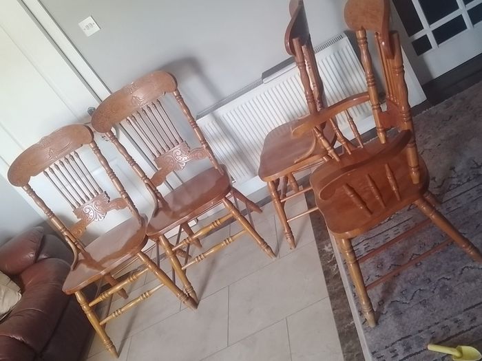 large Extenable Solid Wooden Dining Room Table and Chairs