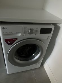 LG 10.5kg front-load washing machine - Excellent condition