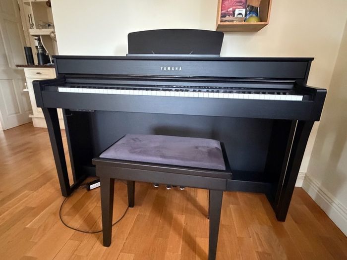 piano Yamaha CLP-635