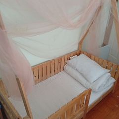 Toddler bed
