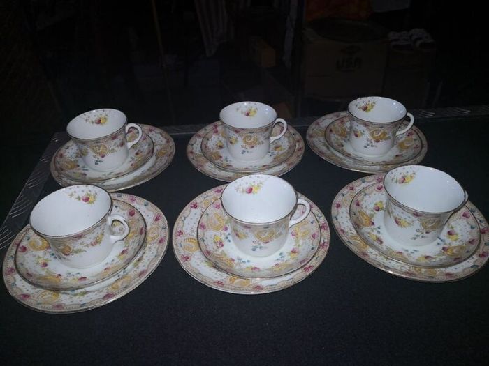 Elegant Edwardian porcelain teaset 1900s
