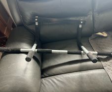 Pull up bar
