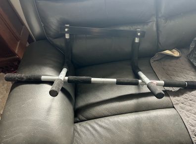 Pull up bar