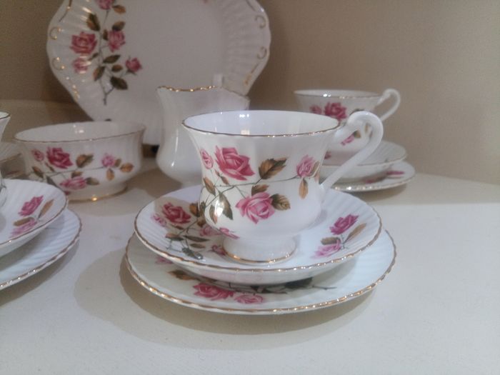 Royal Standard 15 piece tea set, Fine Bone China