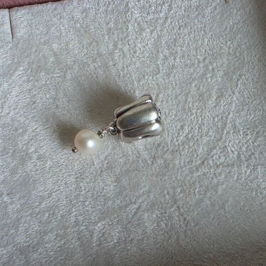 Pandora  charm with pearl drop and purple gemstone in great condition
