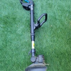 Cordless garden strimmer