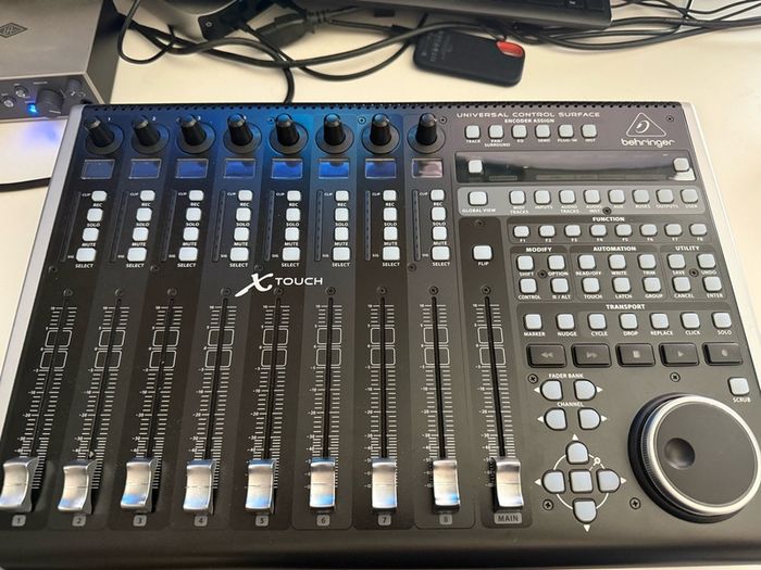 Behringer X-Touch DAW Controller