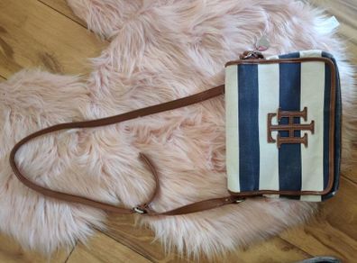 Tommy Hilfiger lovely shoulder medium size bag Postage included