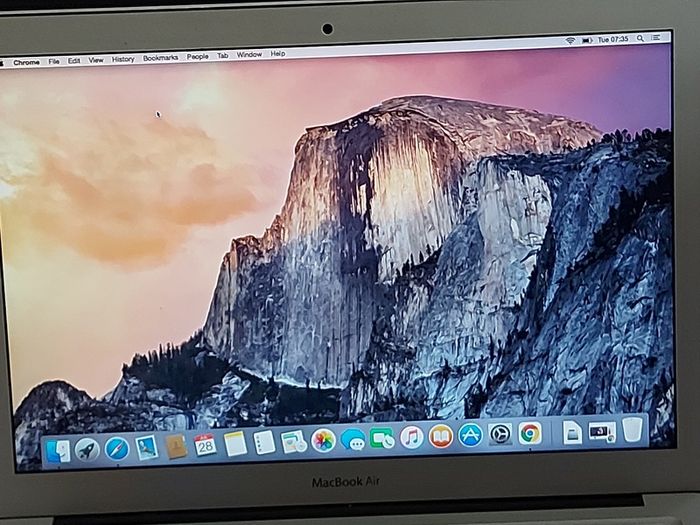 Apple MacBook Air, Intel Core i5, 1.4GHz, 4GB Ram DDR3, 121GB SSD, 13.3 inch screen, in excellent condition