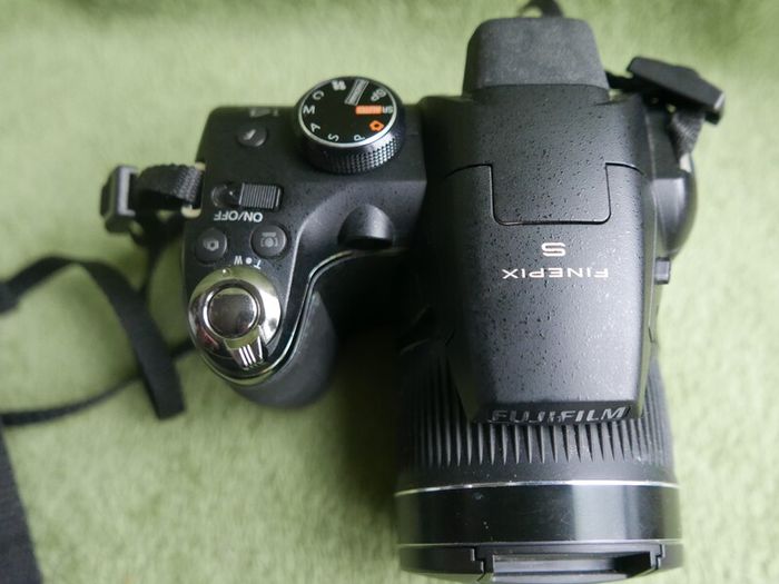 Fuji Fujifilm Finepix S S4000 bridge travel super zoom 30x 24mm wide 14mp camera +SD Card, works well