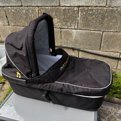 Out n About nipper bassinet