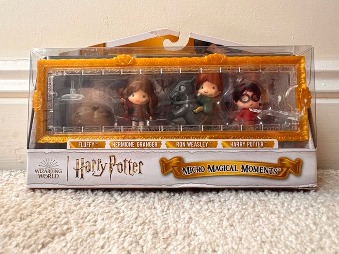 Harry Potter Micro Magical Moments Figures Ron Fluffy Hermione Mini Set Case Damaged Box Please see photos