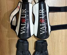 Boxing Gloves & Knee Pads