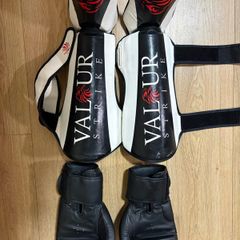 Boxing Gloves & Knee Pads