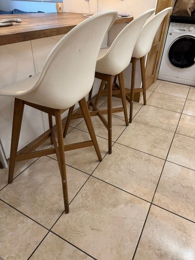 Bar stool