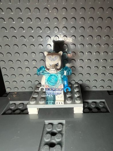 lego legends of Chima ice bear with armour