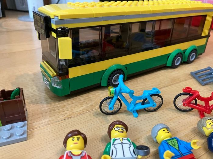 LEGO City Bus Station (60154)