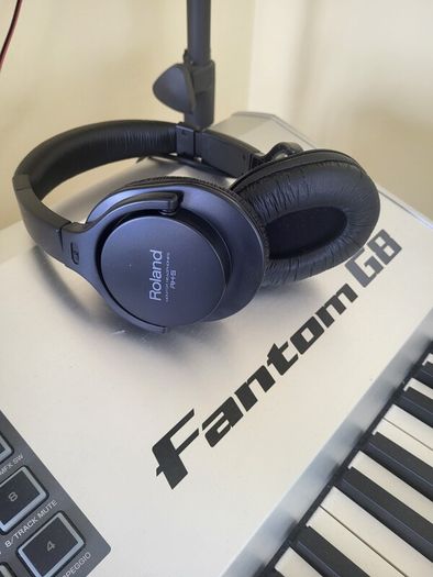 Roland G8 Fantom Keyboard and Accessories