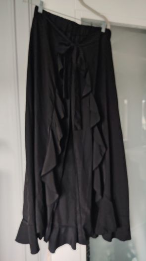 Black trousers/ skirt