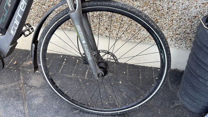 carrera electric bike no charger wheel flat