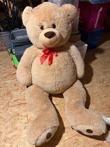 New Giant teddy bear E70 Smyths. Will take 30