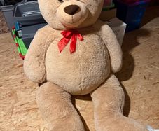 New Giant teddy bear E70 Smyths. Will take 30