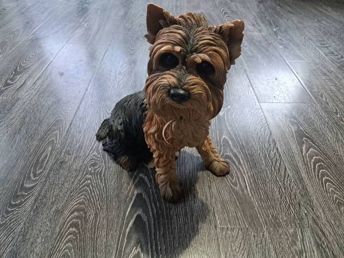 Leonardo Collection Yorkshire Terrier statue