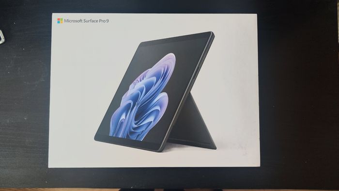 Microsoft Surface Pro 9 i5 8GB 256GB + Slim Pen + Boxed