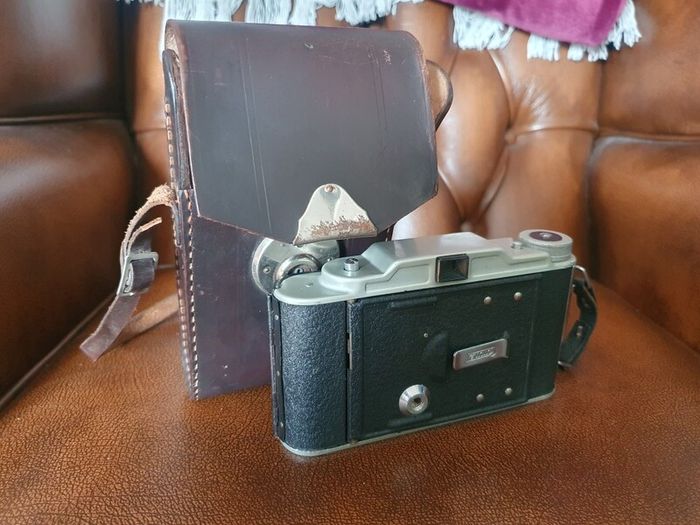Coronet Rapide Folding Roll Film Camera, c.1950