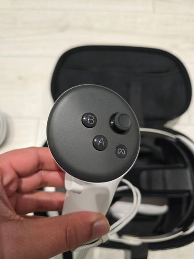 VR Meta Quest 3 512GB - New Condition, Comes with Case + Head strap + Accessories