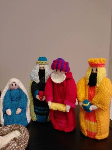 Nativity Knitted Crib 14 Pieces