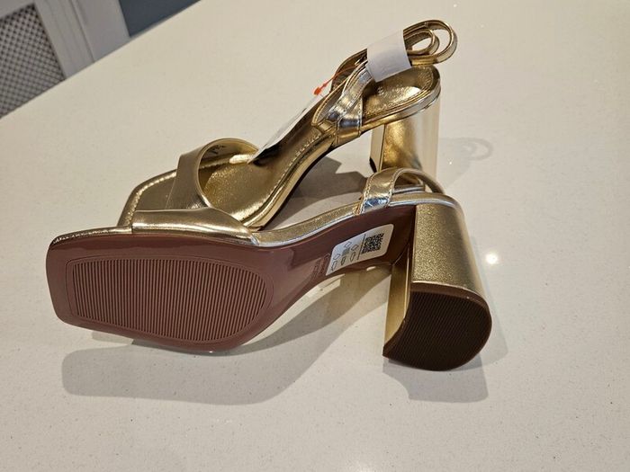 ASOS DESIGN UK5 brand new block heeled sandals in gold