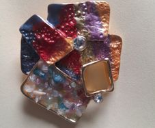 BNIB Estela magnetic brooch