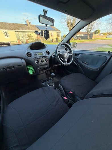 Toyota yaris 2004