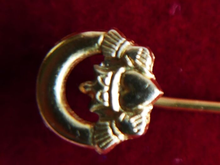 Vintage Claddagh Ancient Style Celtic Gold Filled Stick Pin Lapel Pin