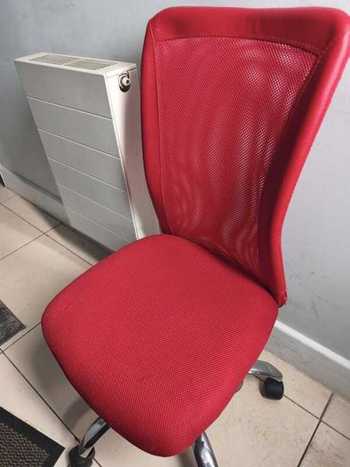 Red Ergonomic Mesh Office Chair  Stylish & Comfortable (Good Condition)