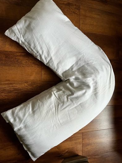 V shaped feeding pillow