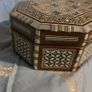 Octagonal inlaid wooden box with mother-of-pearl Image 7