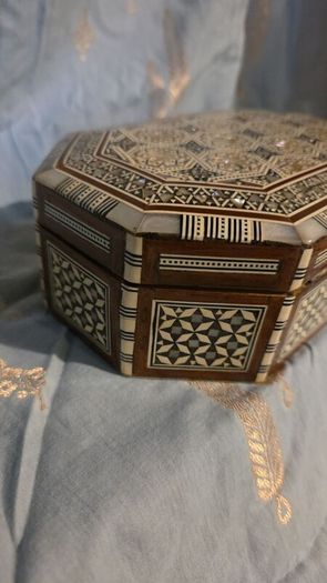 Octagonal inlaid wooden box with mother-of-pearl