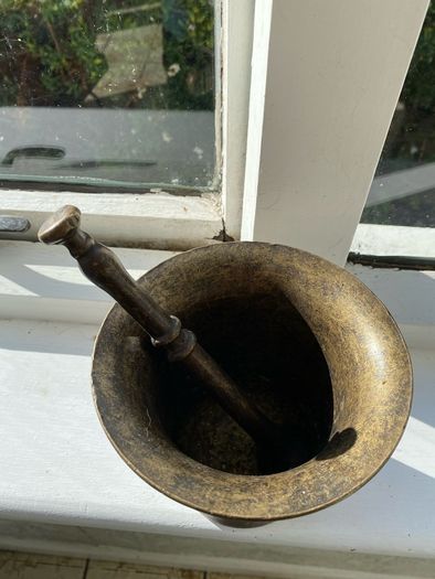 Antique Apothecary Mortar and pestle Lions Crest