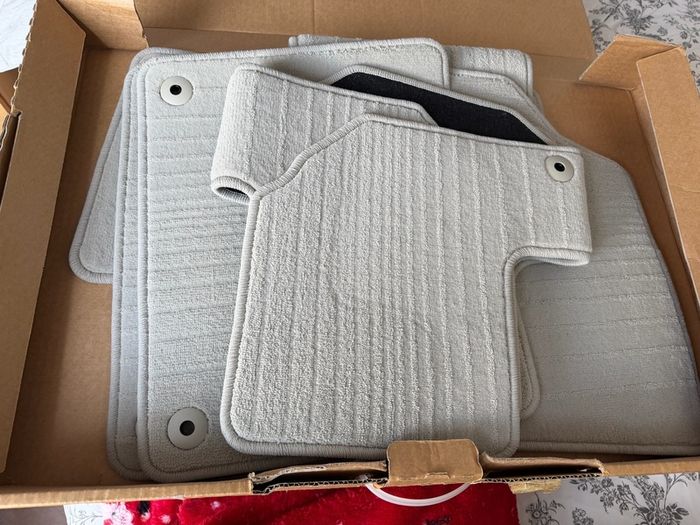 Volvo XC90 Beige Carpet Mats