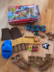 Angry Birds Go! Jenga Pirate Pig Attack game