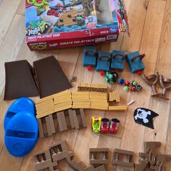 Angry Birds Go! Jenga Pirate Pig Attack game