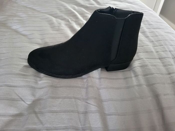 flat black suede boots