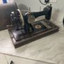 Antique Vickers singer sewing machine Image 4