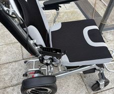 Electric wheelchair