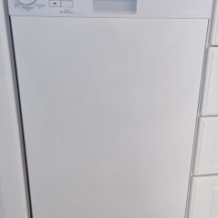Slimline dishwasher