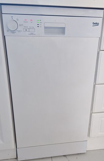 Slimline dishwasher