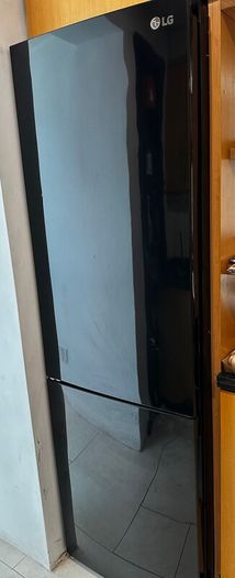 LG Fridge Freezer (black) - Excellent Condition